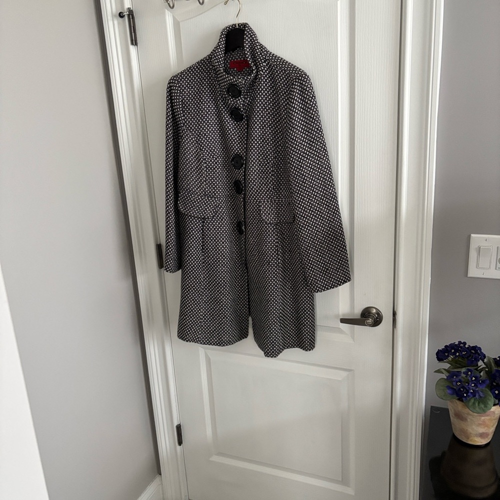 CoffeeShop Monochrome Women's Coat with Bold Buttons